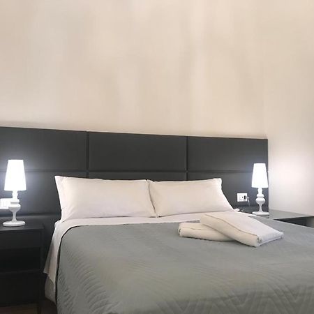 Motta Palace Apartments & Rooms Motta SantʼAnastasia エクステリア 写真