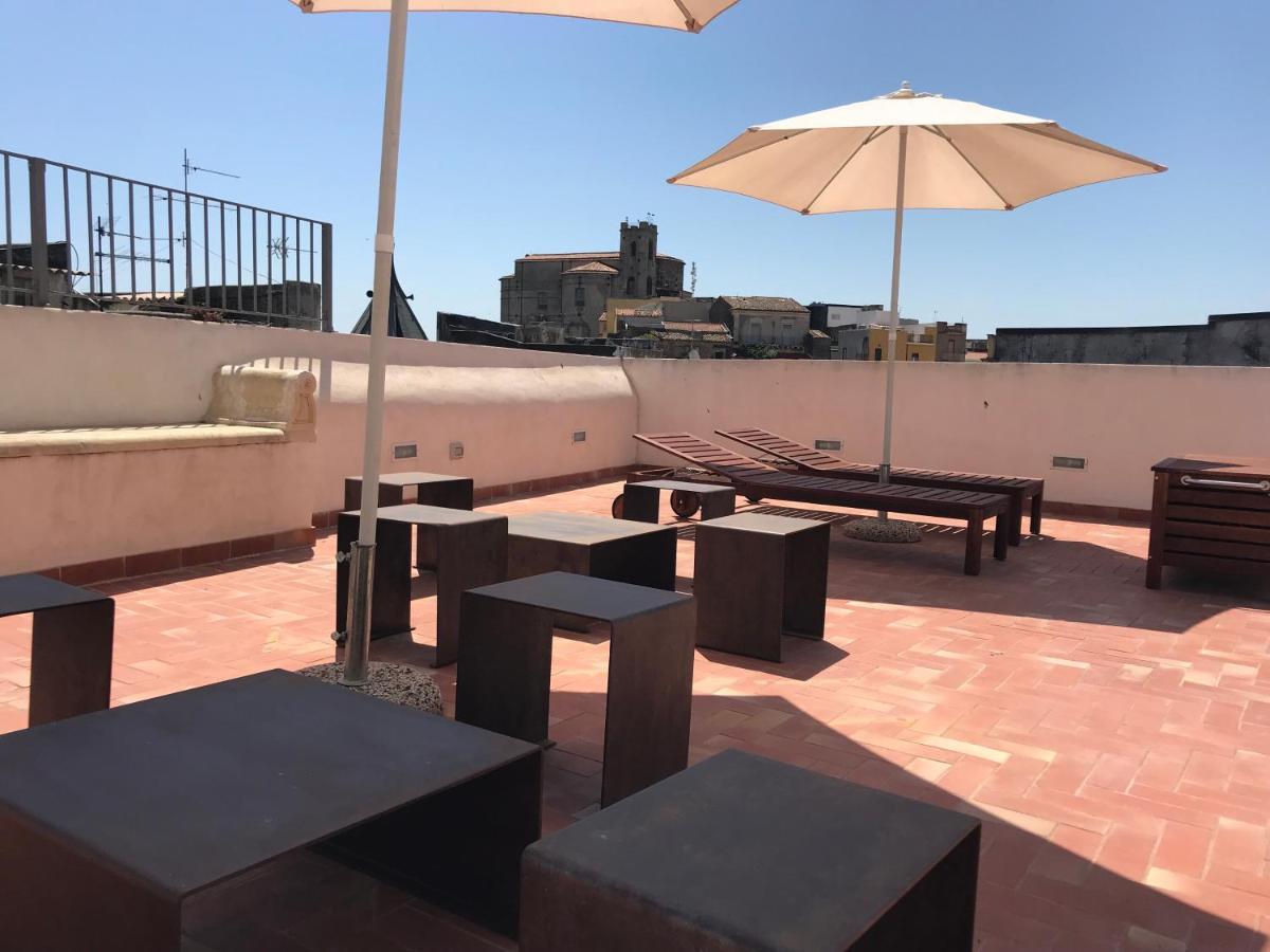 Motta Palace Apartments & Rooms Motta SantʼAnastasia エクステリア 写真