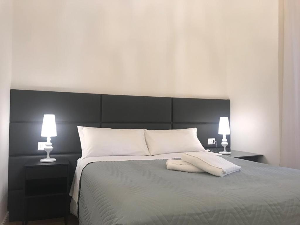 Motta Palace Apartments & Rooms Motta SantʼAnastasia エクステリア 写真