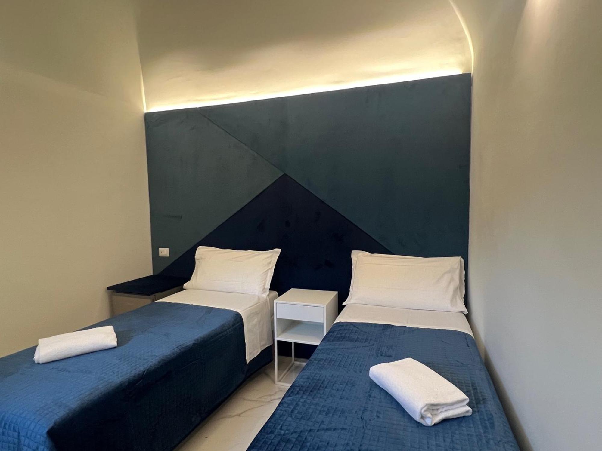 Motta Palace Apartments & Rooms Motta SantʼAnastasia エクステリア 写真